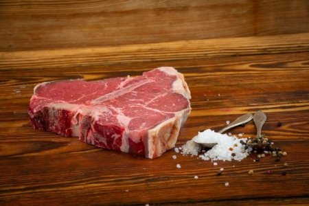 T-bone steak - vyzrálé maso (balení 0,5 kg)
